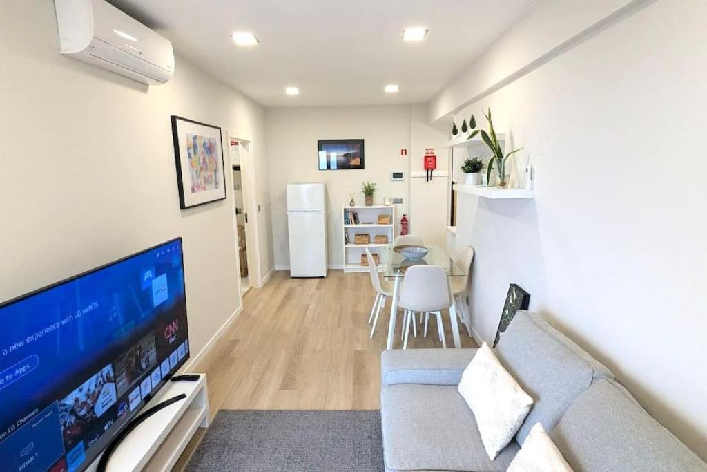 Top-floor One-bedroom Flats - Peaceful With Ocean And Views Apartment