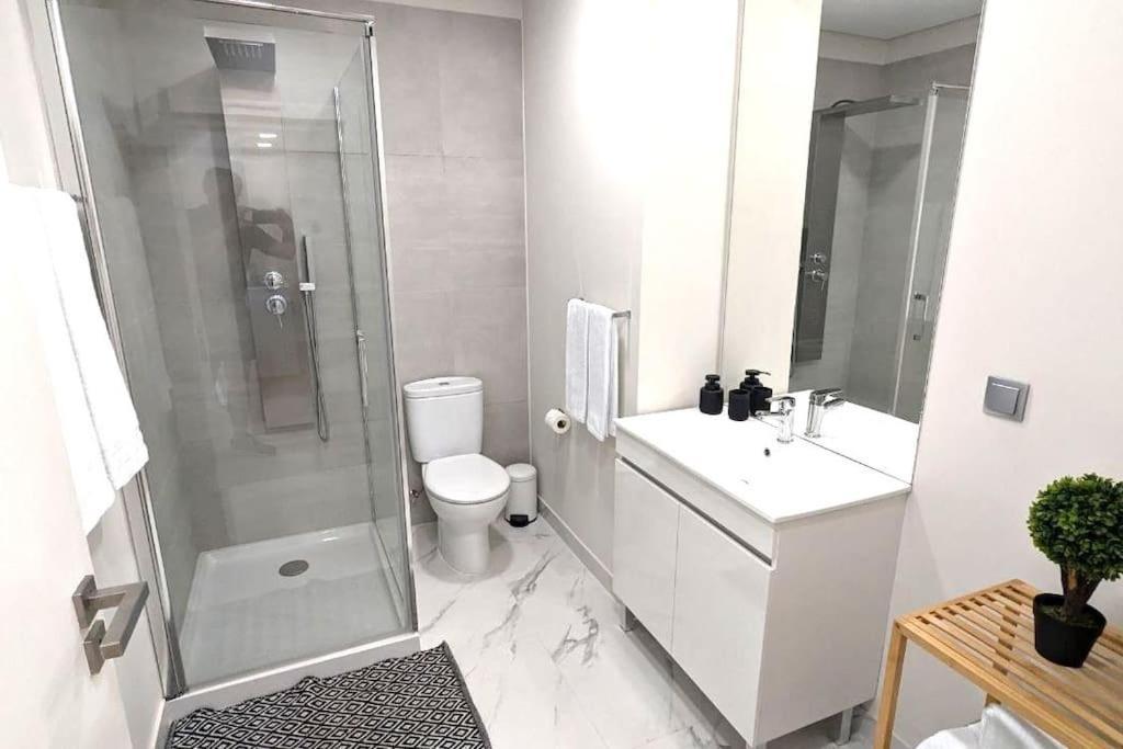 Apartment Top-floor One-bedroom Flats - Peaceful With Ocean And Views *
