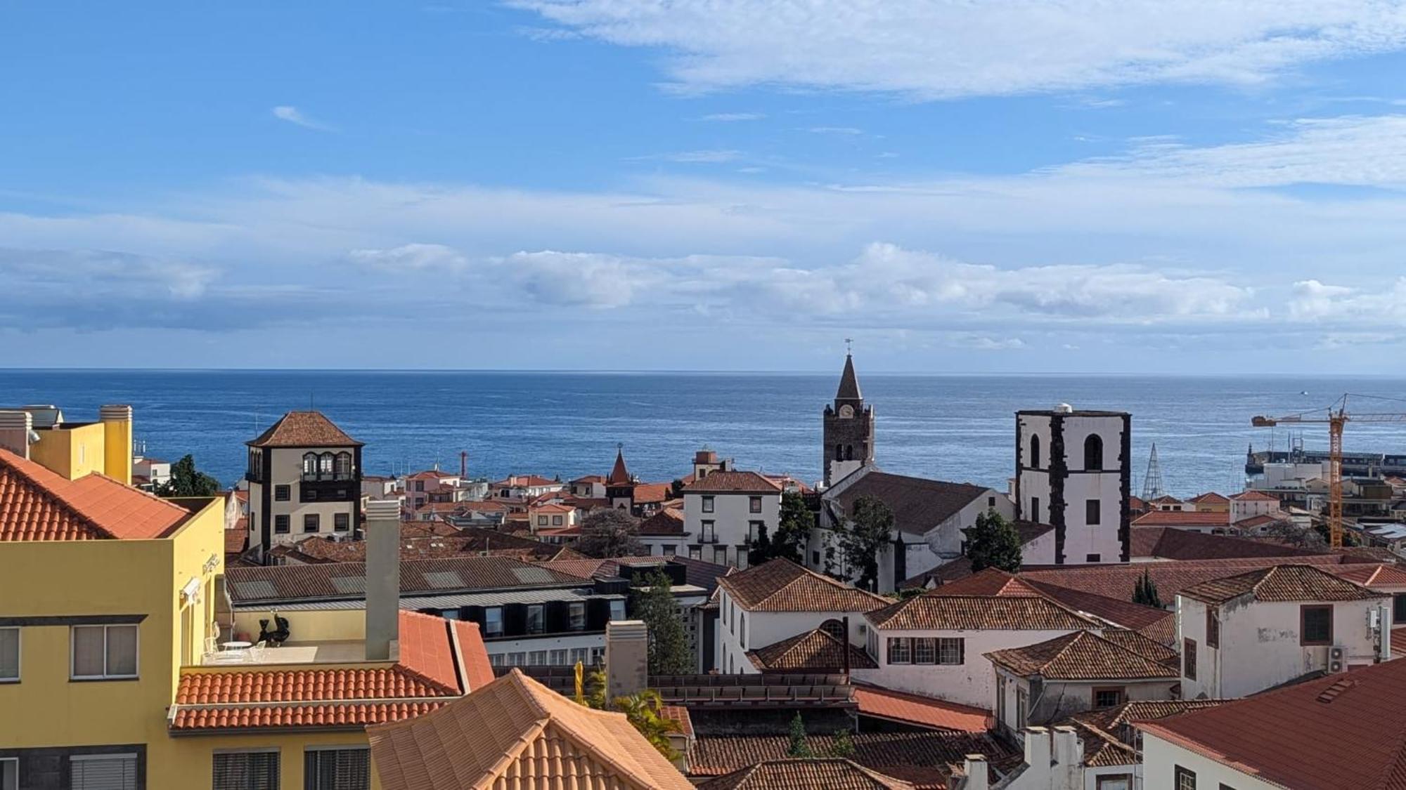 Apartment Top-floor One-bedroom Flats - Peaceful With Ocean And Views