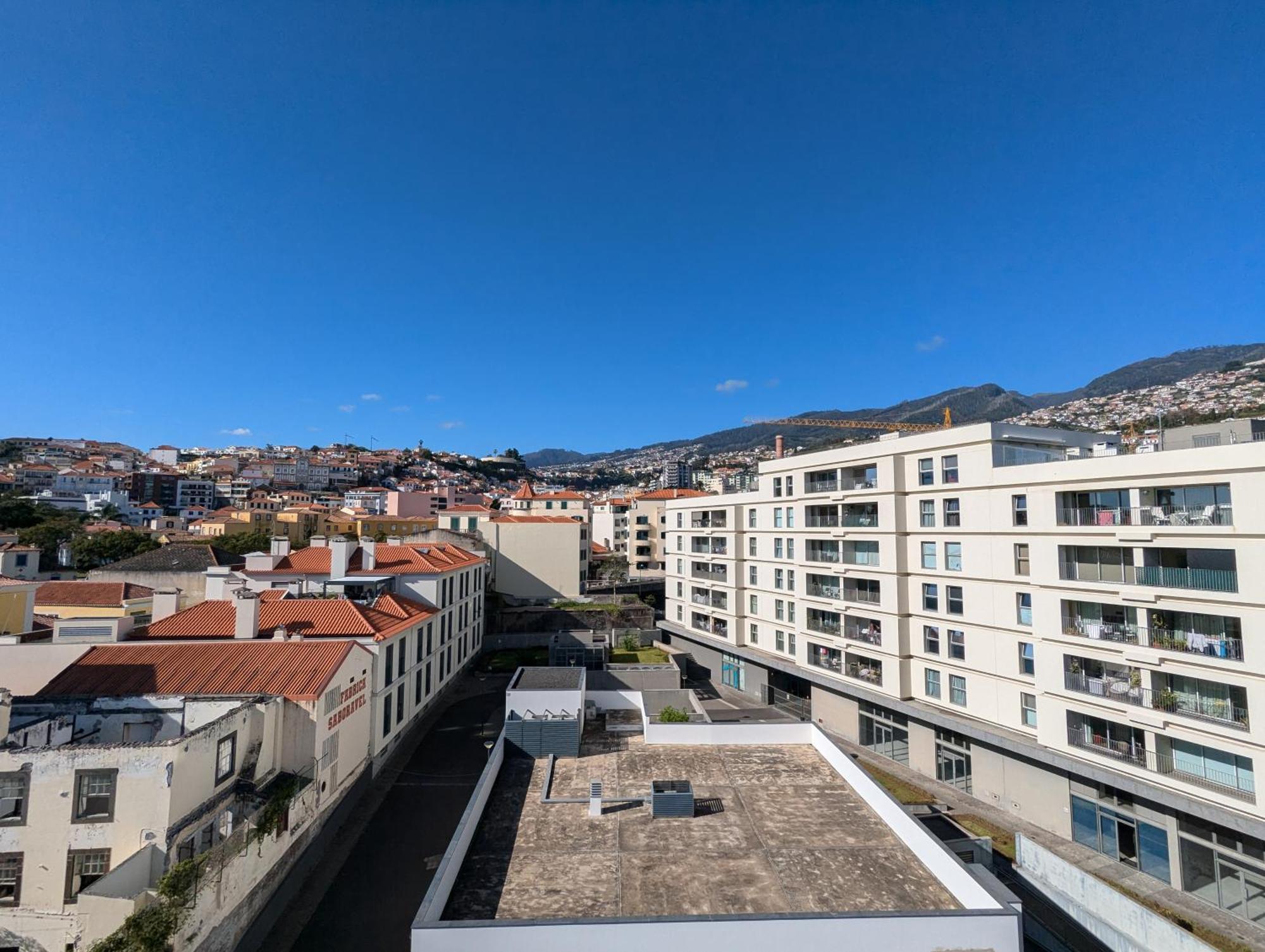 Apartment Top-floor One-bedroom Flats - Peaceful With Ocean And Views *