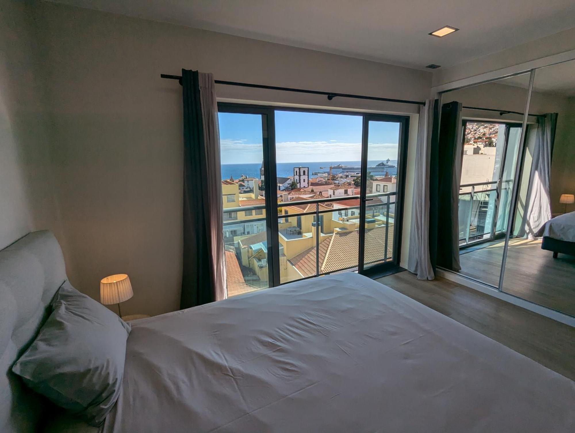 Top-floor One-bedroom Flats - Peaceful With Ocean And Views Apartment