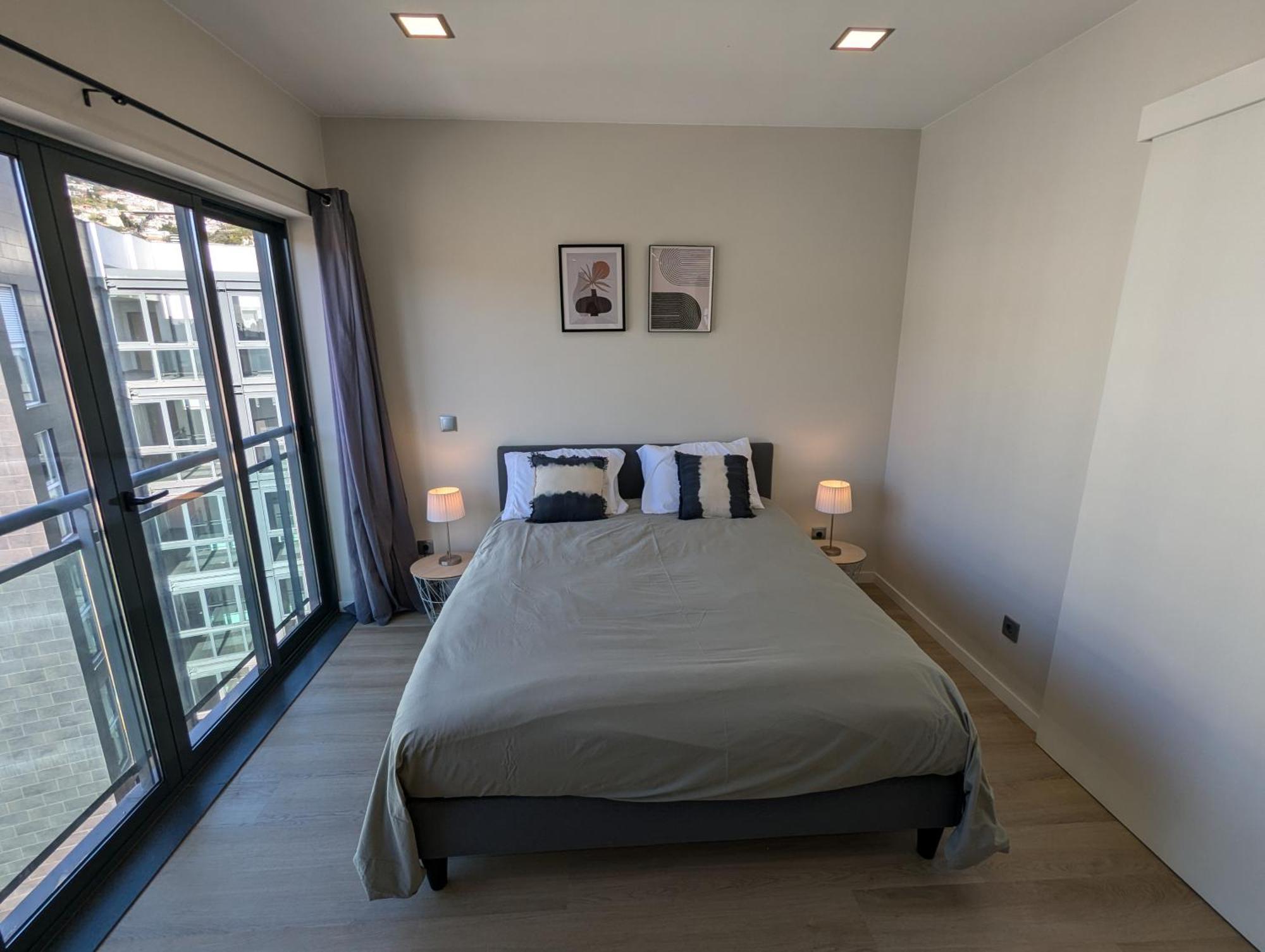 Top-floor One-bedroom Flats - Peaceful With Ocean And Views Apartment