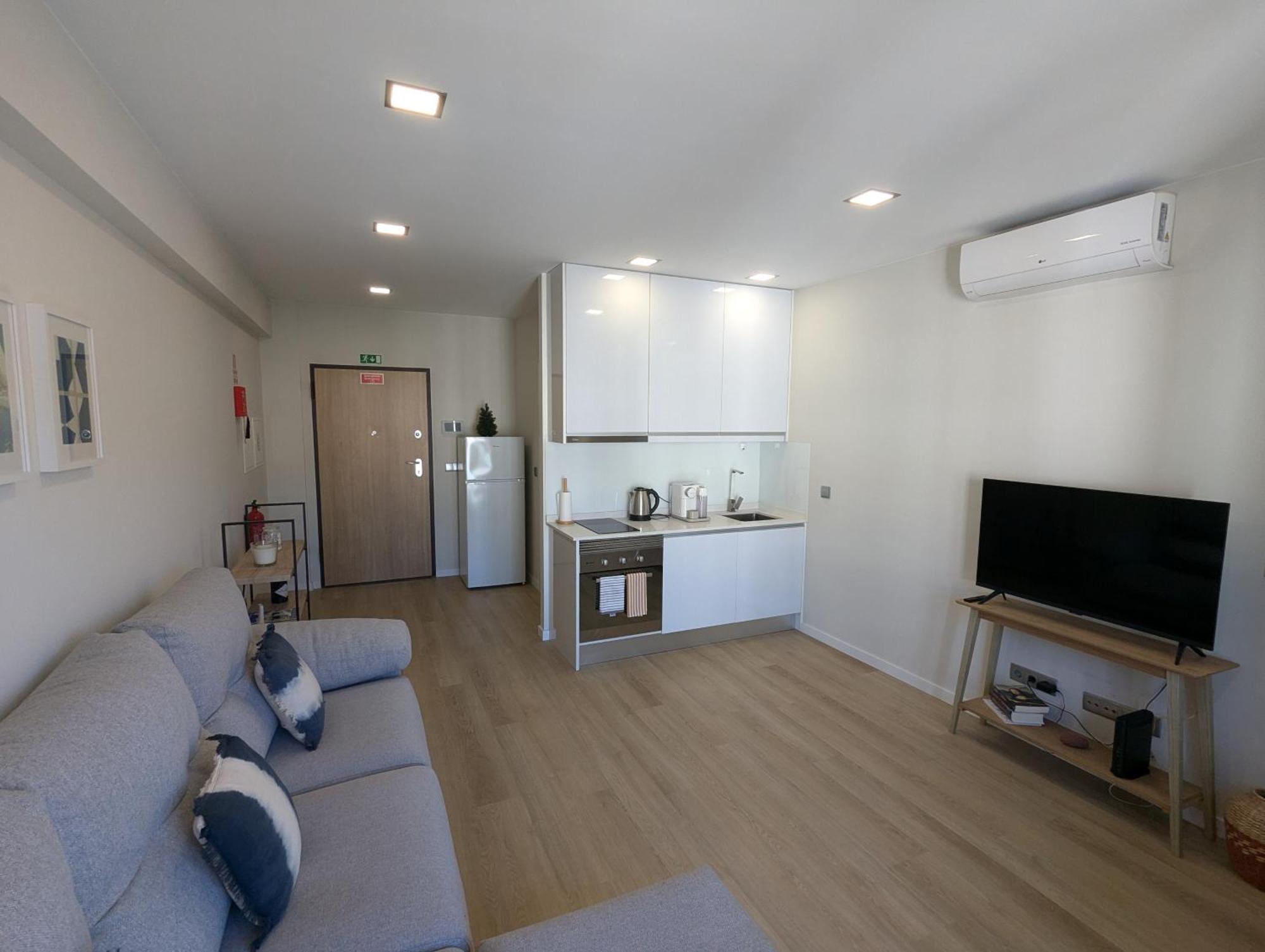 Top-floor One-bedroom Flats - Peaceful With Ocean And Views Apartment *