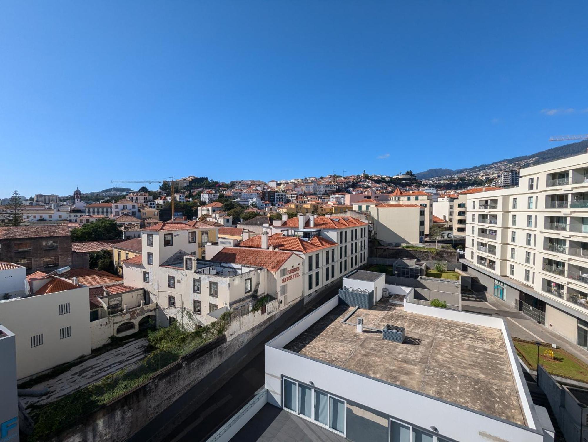 Apartment Top-floor One-bedroom Flats - Peaceful With Ocean And Views