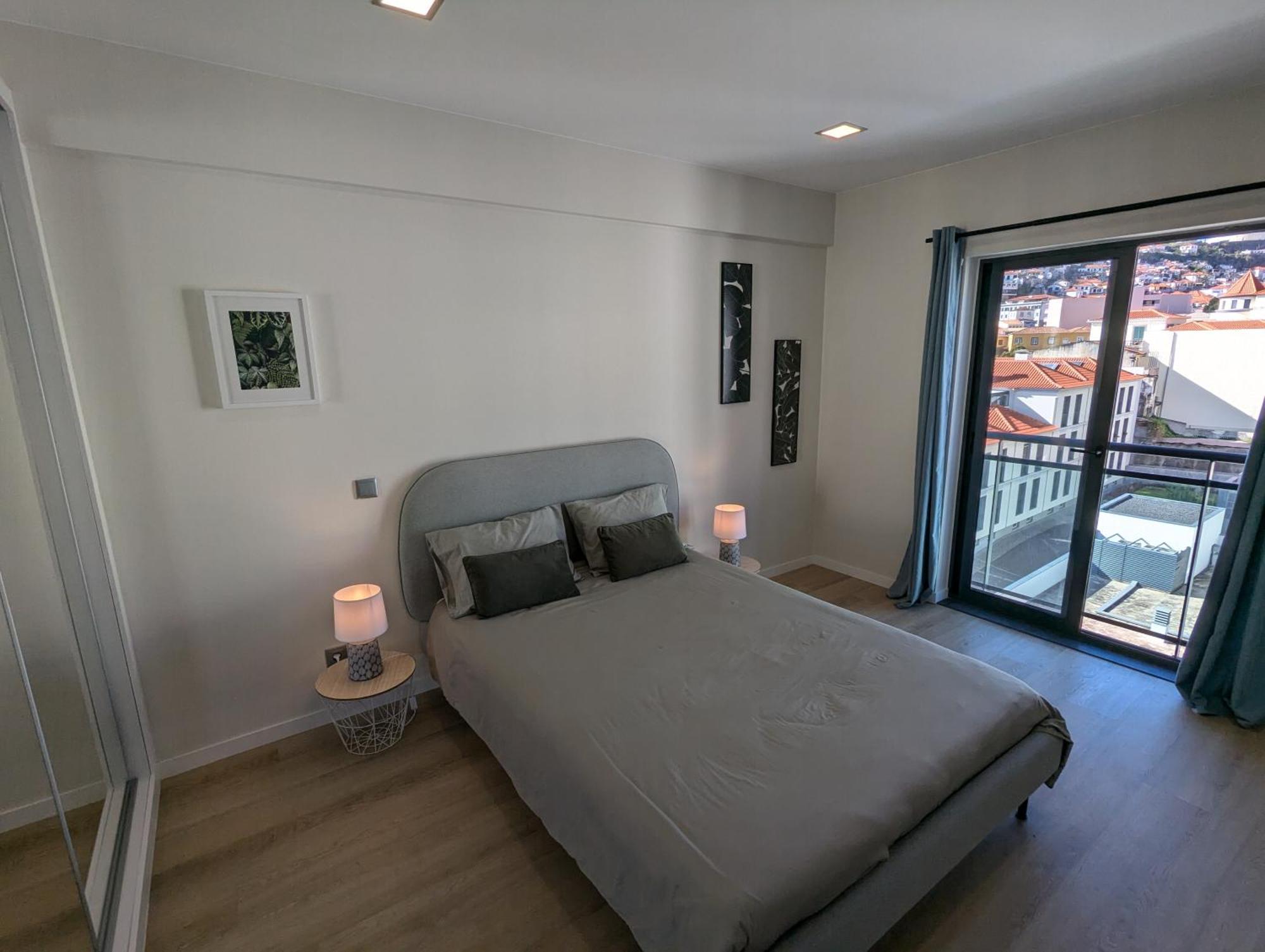 Apartment Top-floor One-bedroom Flats - Peaceful With Ocean And Views