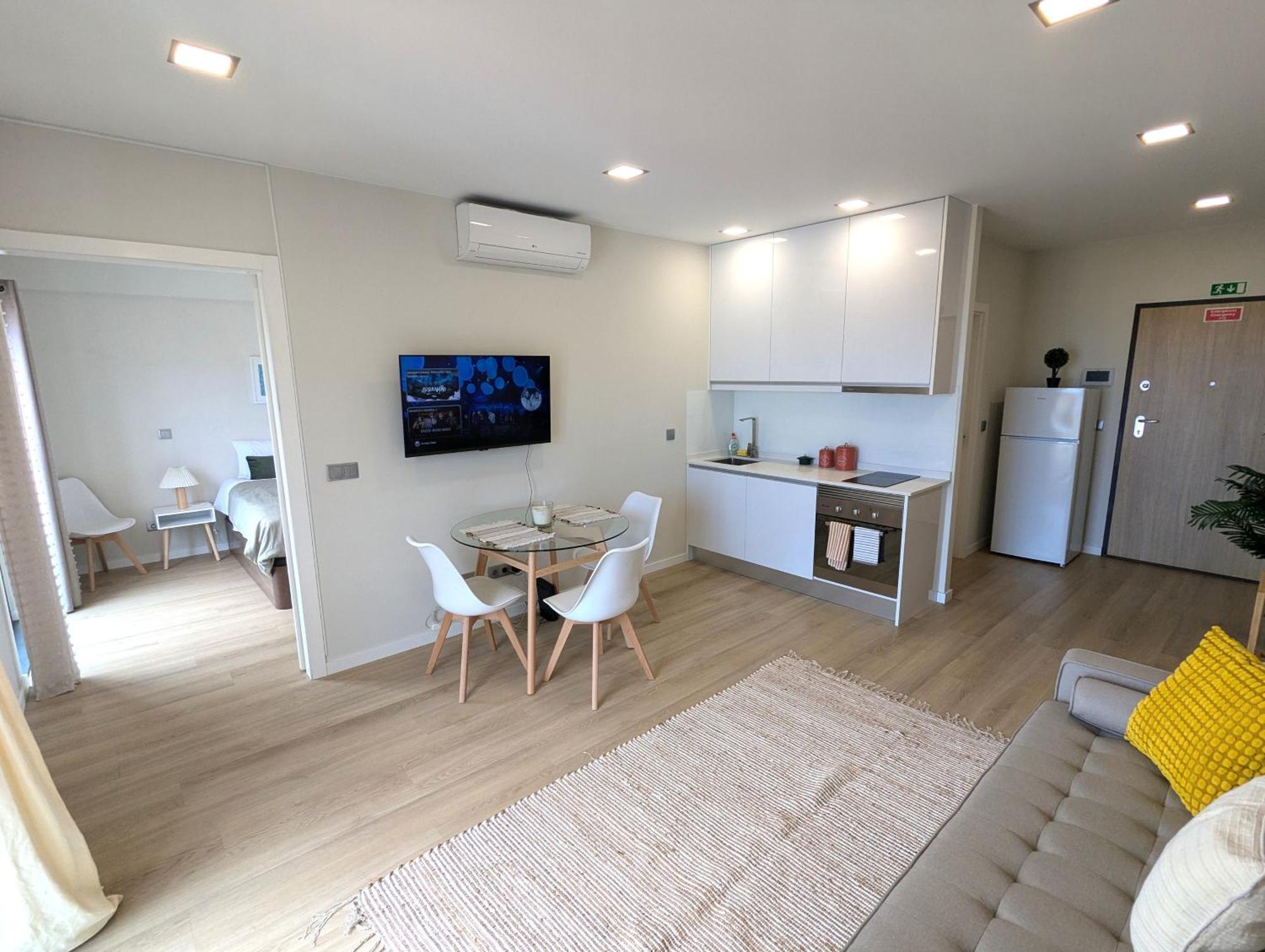 Apartment Top-floor One-bedroom Flats - Peaceful With Ocean And Views