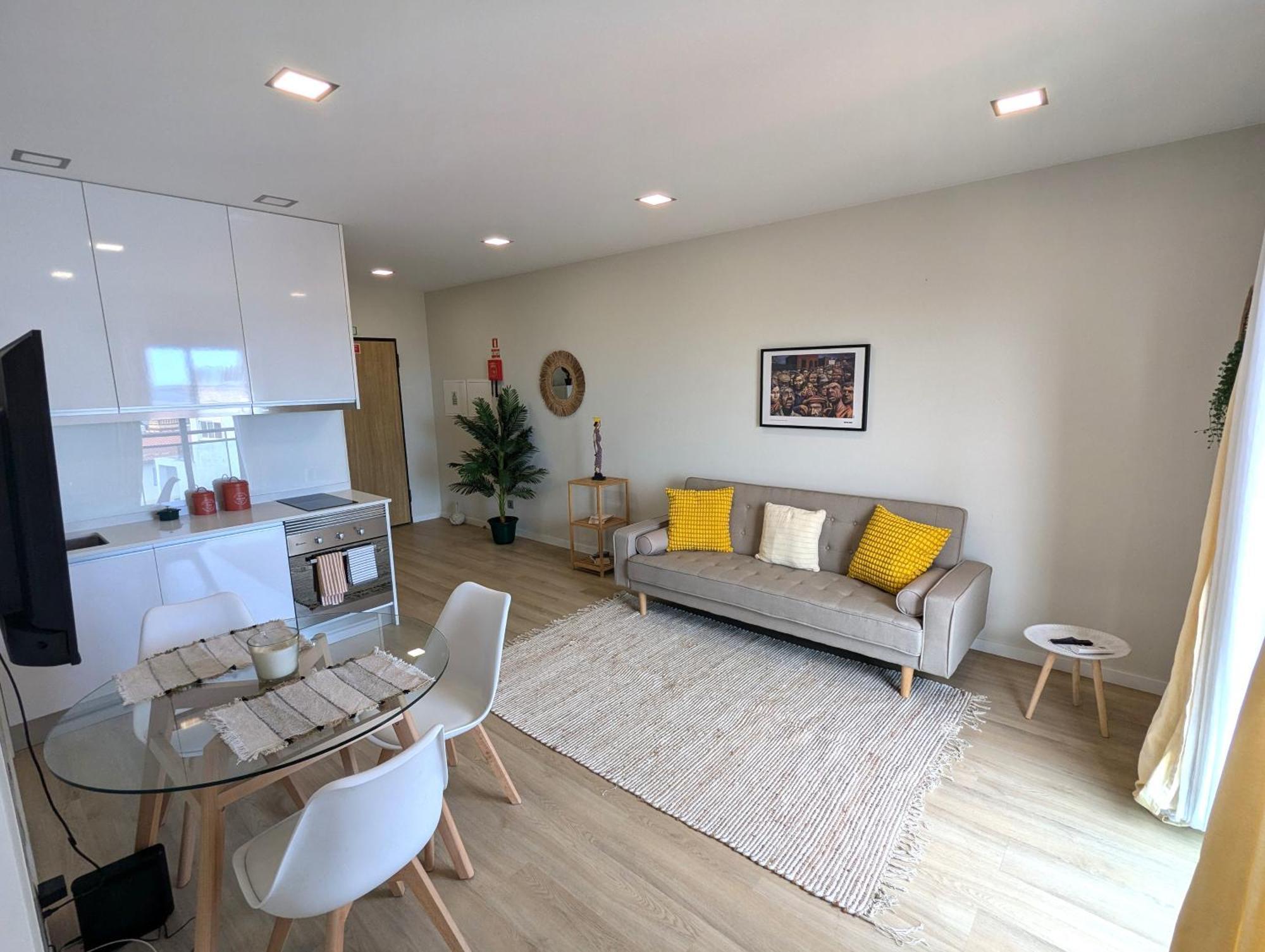 Top-floor One-bedroom Flats - Peaceful With Ocean And Views Apartment