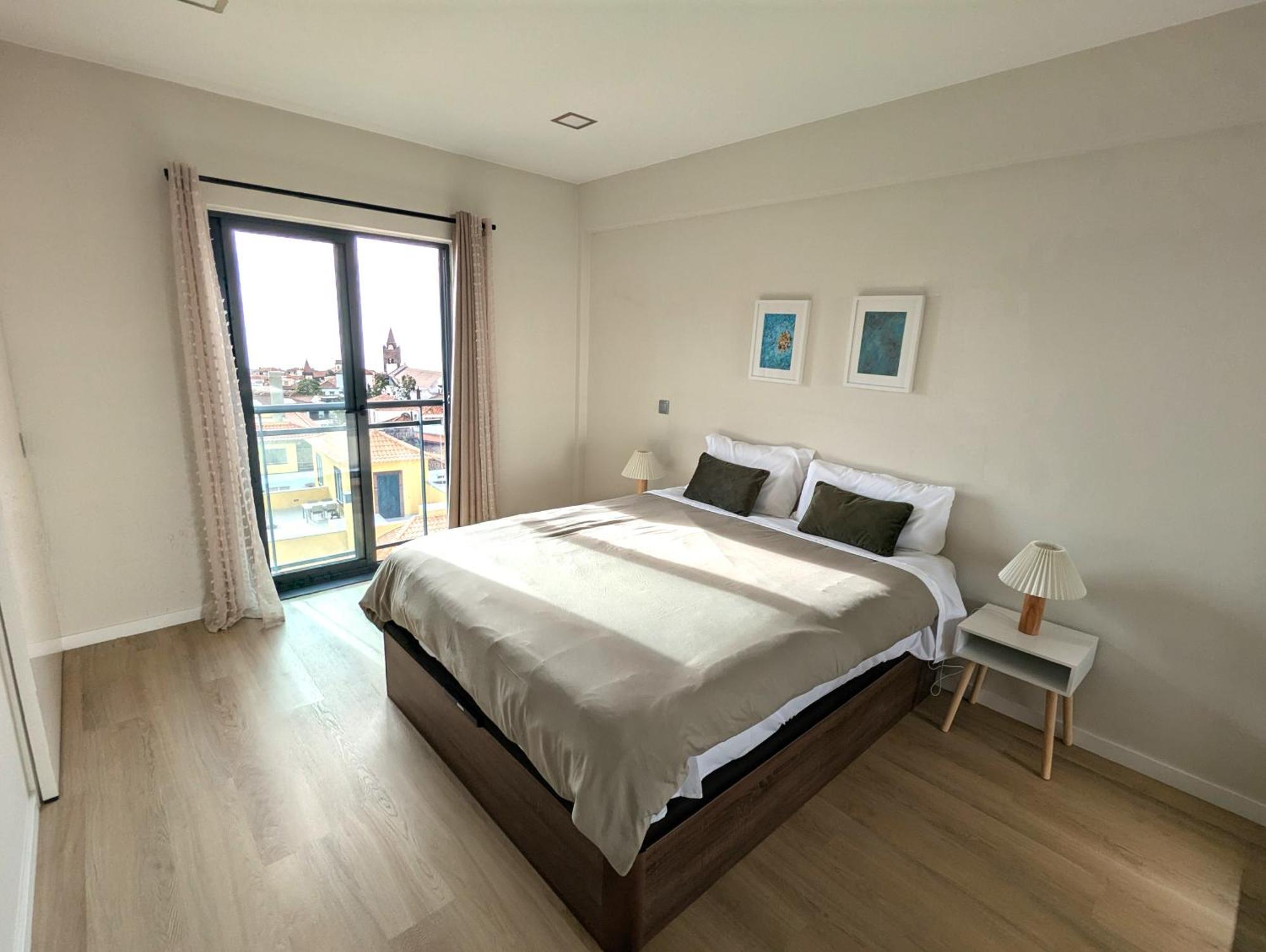 Apartment Top-floor One-bedroom Flats - Peaceful With Ocean And Views *