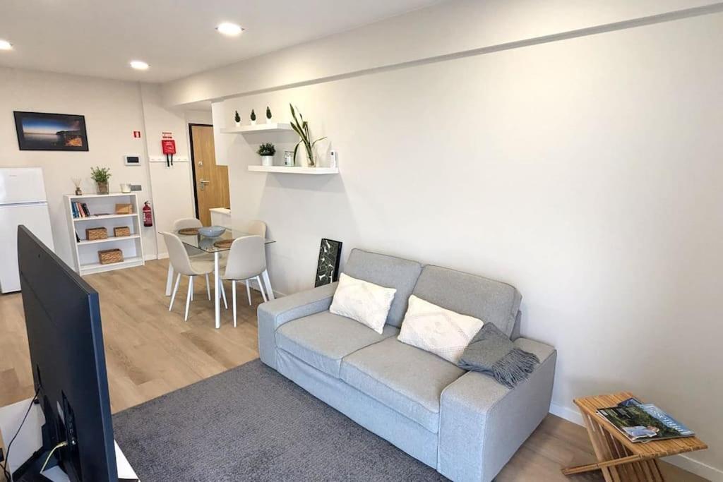 Apartament Top-floor One-bedroom Flats - Peaceful With Ocean And Views