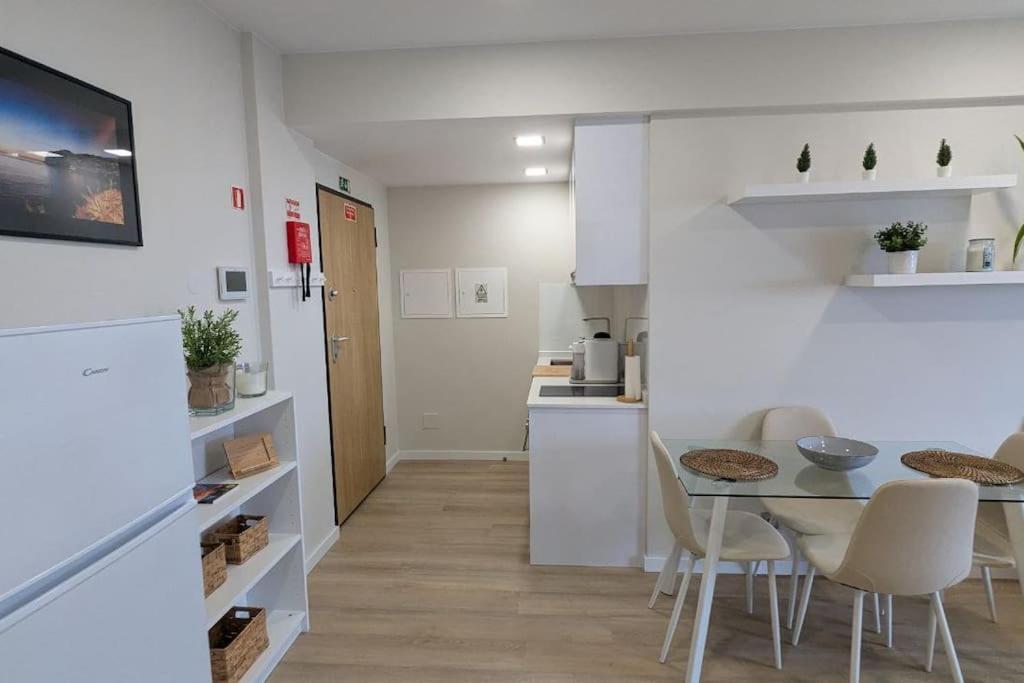 Apartament Top-floor One-bedroom Flats - Peaceful With Ocean And Views
