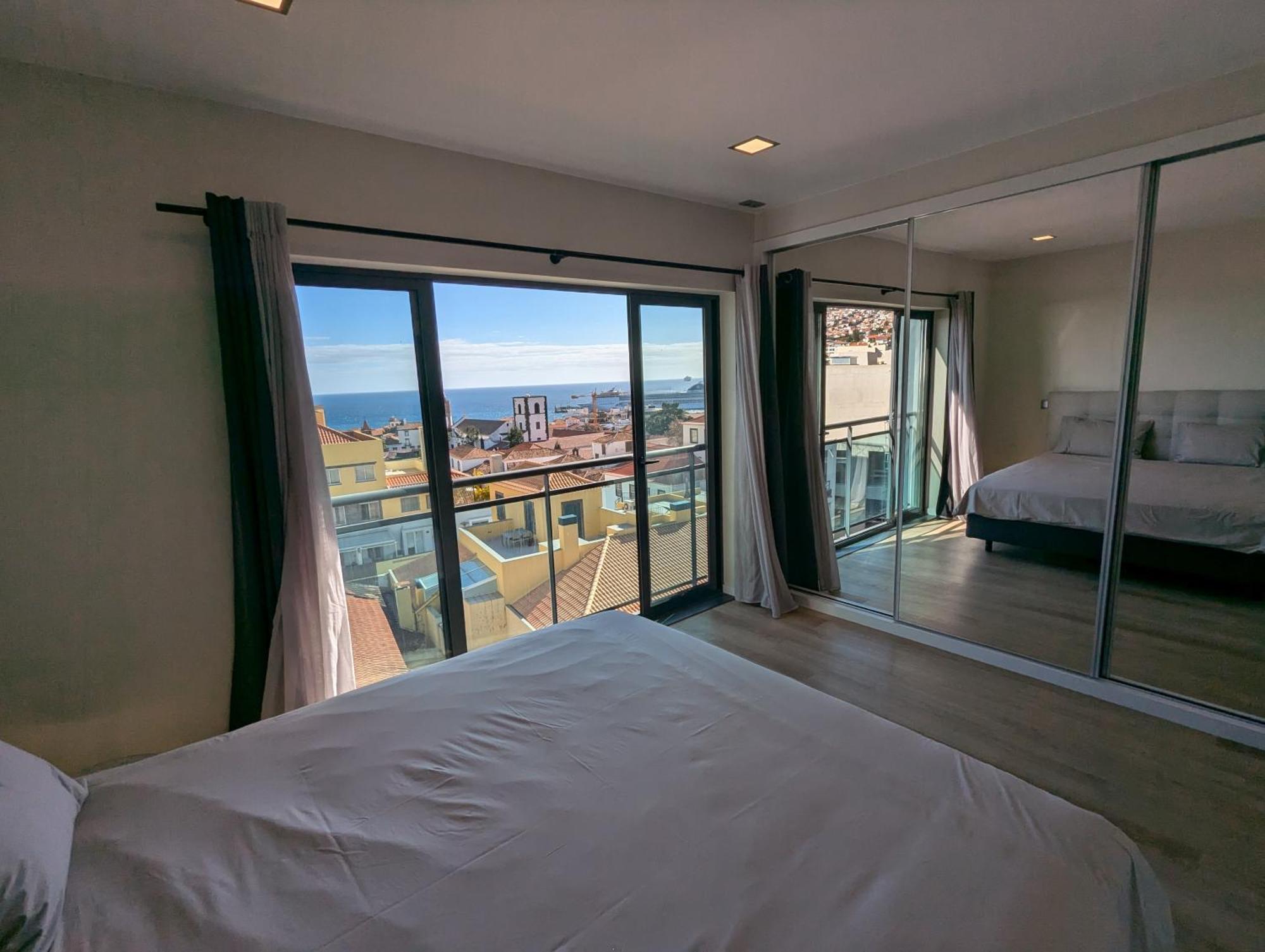 Apartament Top-floor One-bedroom Flats - Peaceful With Ocean And Views