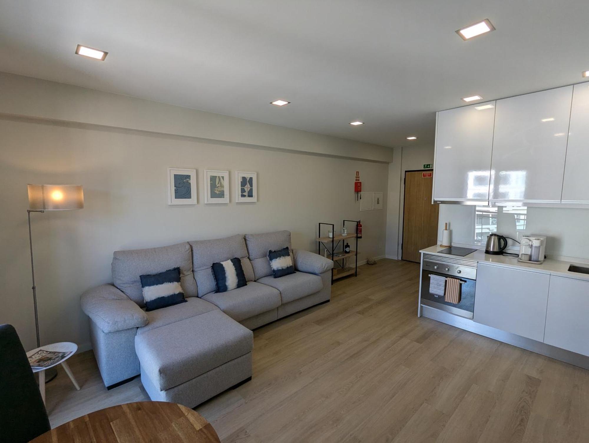 Top-floor One-bedroom Flats - Peaceful With Ocean And Views Apartament